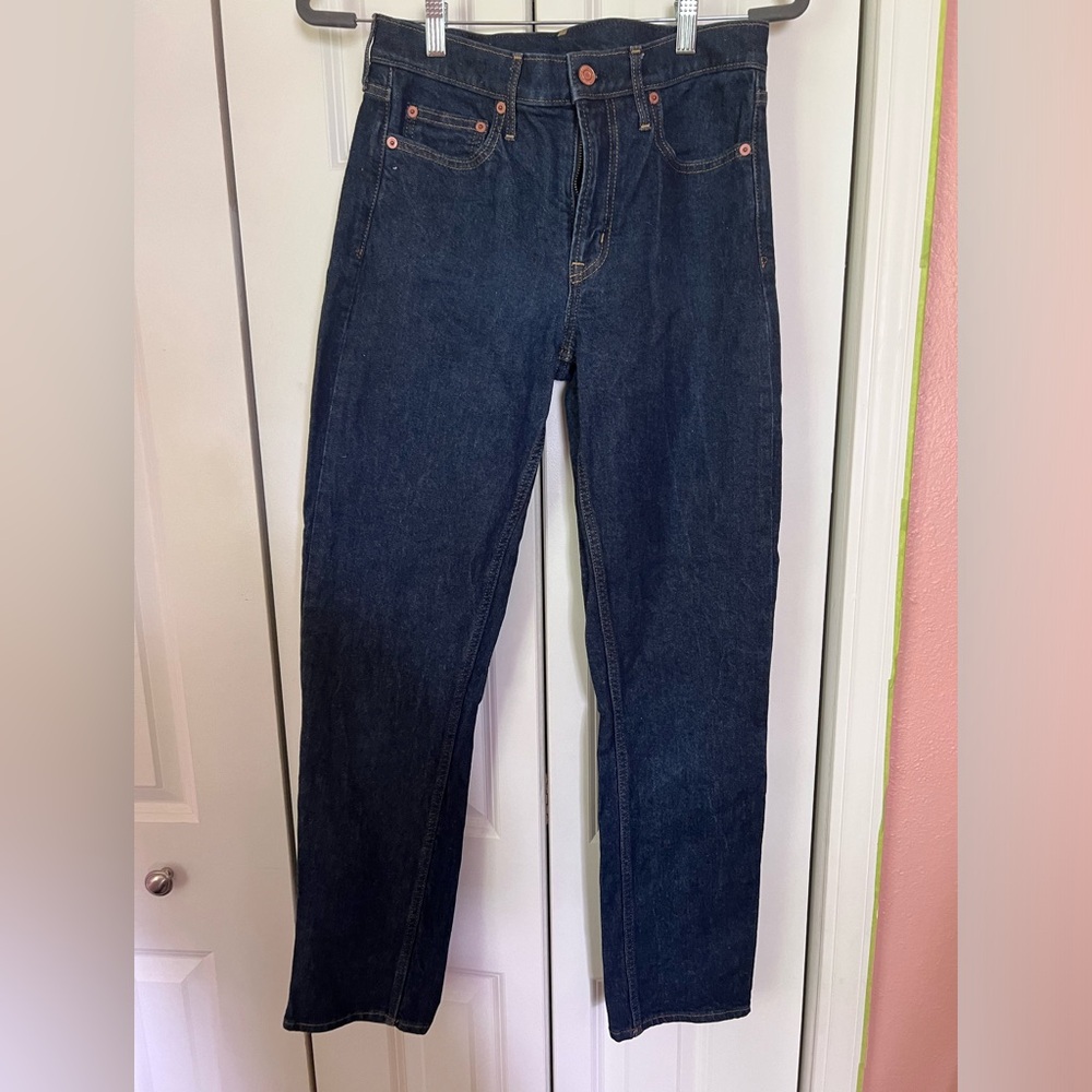 Women’s vintage slim mid rise Gap jeans. Size 29 tall.